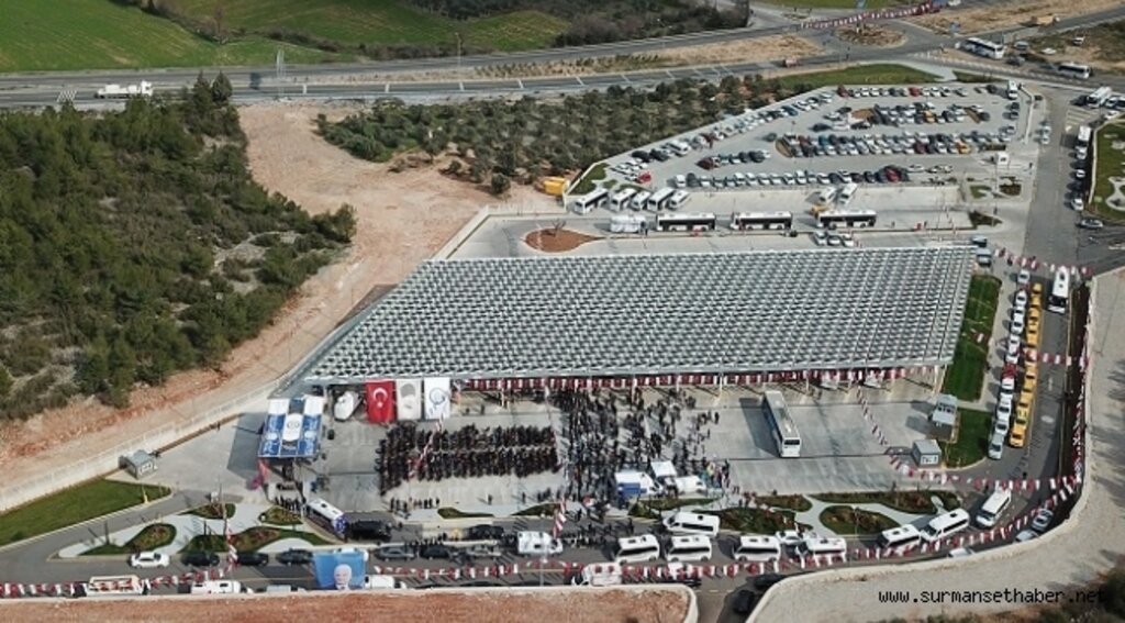 Tükettiği enerjisini çatısından üretti