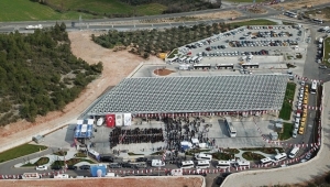 Tükettiği enerjisini çatısından üretti