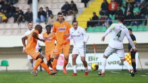 Alanyaspor son dakikada güldü