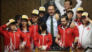 Bakan Kasapoğlu özel sporcularla buluştu
