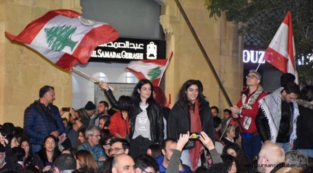 Beyrut'ta Binlerce Gösterici toplandı