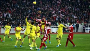 Fenerbahçe'de Ersun Yanal'lı Kötü Gidiş Devam Ediyor