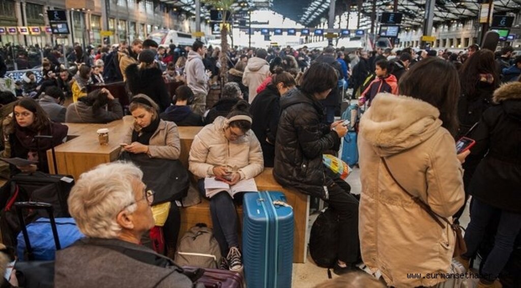 Fransa'da grevler günlük hayatı felç etti
