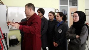 Öğrenciler hem tasarlıyor hem üretiyorlar