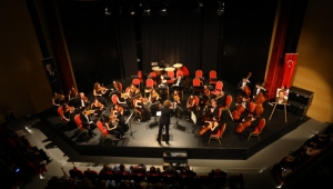 ORKESTRA TÜRKAN SAYLAN İÇİN ÇALDI