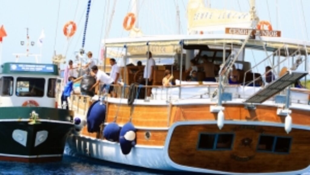 Teknelerden 1 milyon 650 bin kilogram çöp toplandı