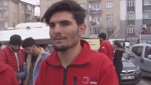 enkazdan iki yaralı kurtaran Suriyeli Mahmud, Kızılay gönüllüsü oldu