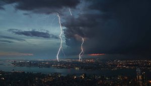7,7 büyüklüğünde deprem sonrası Tsunami uyarısı