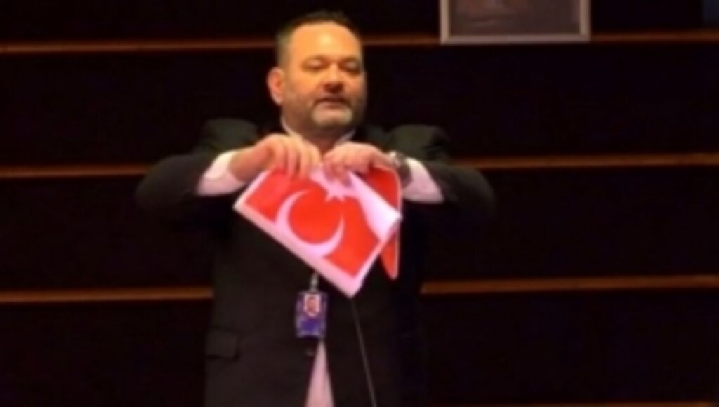 ALÇAK ! loannis Lagos