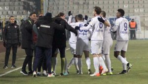 Beşiktaş Erzurum'da son dakika golüyle buz kesti