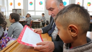 Canik’te öğrencilerin karne sevinci
