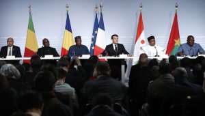 Fransa Afrika'daki askeri varlığından vazgeçmiyor
