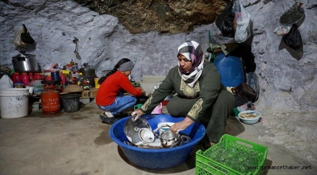 İsrail'in evlerini yıktığı Filistinliler mağaraları mesken tuttu