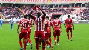 Kartal lider Sivasspor karşısında tutunamadı