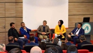 UİGAD Akademi'de internet medyasının sorunları ele alındı