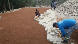 Alanya’daki mezarlıklarda kapsamlı temizlik