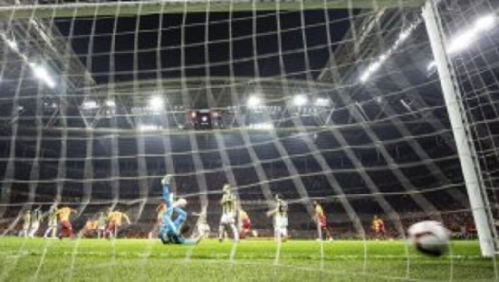 Derbide ilk gole Dikkat 