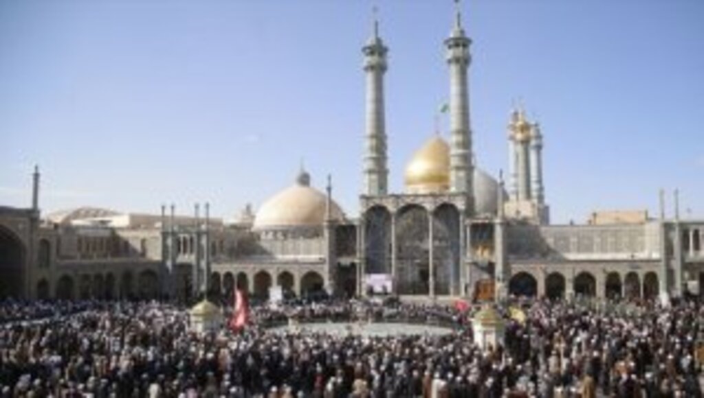 İran'ın Kum kentinde koronavirüs nedeniyle türbe ziyaretine sınırlama