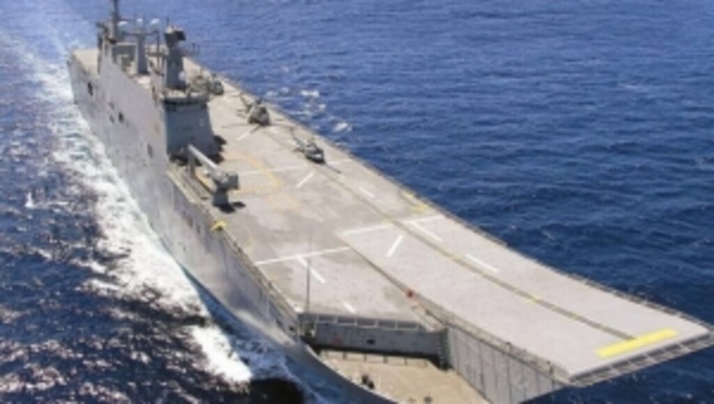 Türkiye'nin İlk Uçak Gemisi Denizle Buluştu