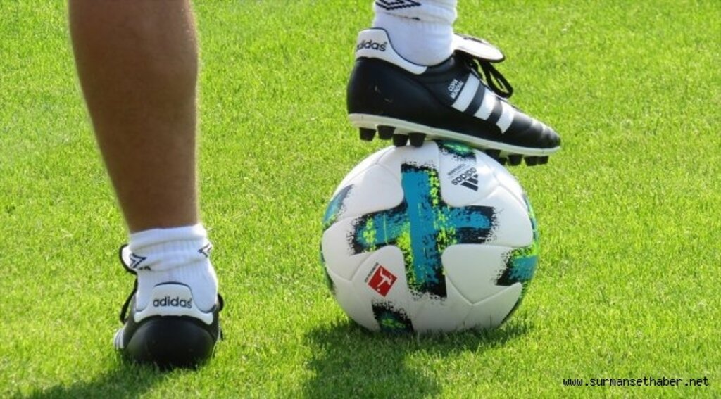 Almanya'da futbolla koronavirüs engeli