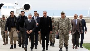 Bakan Akar ve komutanlar sınırın sıfır noktasında