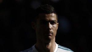 Cristiano Ronaldo'dan 'evde kal' çağrısı