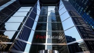 Fitch Kovid-19 nedeniyle küresel büyüme tahminini düşürdü