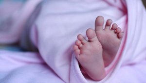 Koronavirüsün anne sütü ile bebeğe geçebileceğine dair kanıt yok
