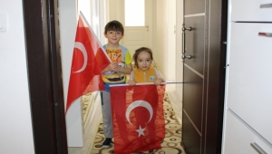 Antalya’nın dört bir yanı kırmızı beyaza büründü
