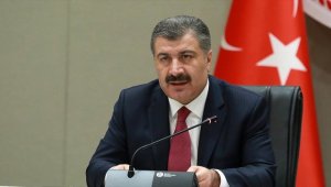 Bakan Koca'dan Kovid-19 hastası babasını Türkiye'ye gönderen Leyla'ya mesaj