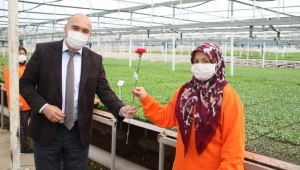 Başkan Muhittin Böcek’ten 1 Mayıs çiçeği