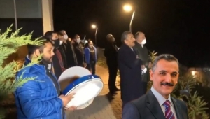 Karantinadaki Vatandaşlara Vali Sürpriz Yaptı