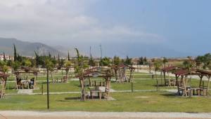 Büyükşehir Finike ve Kumluca’yı güzelleştiriyor