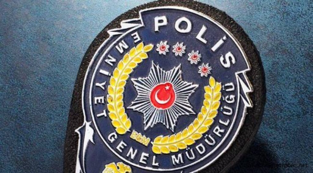 Polisler YKS'ye Geç Kalan Öğrencileri Okullarına Yetiştirdi