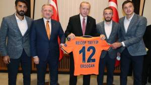 Cumhurbaşkanı Erdoğan, Şampiyon Başakşehir heyetini kabul etti