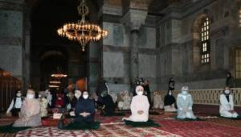 Emine Erdoğan, Ayasofya-i Kebir Cami-i Şerifi'ndeki Cuma namazına iştirak etti