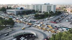 İstanbul'da Dolmuş şoförü İBB önünde eylem yaptı