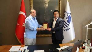 BAYDER'DEN BAŞKAN ARAS'A PLAKET
