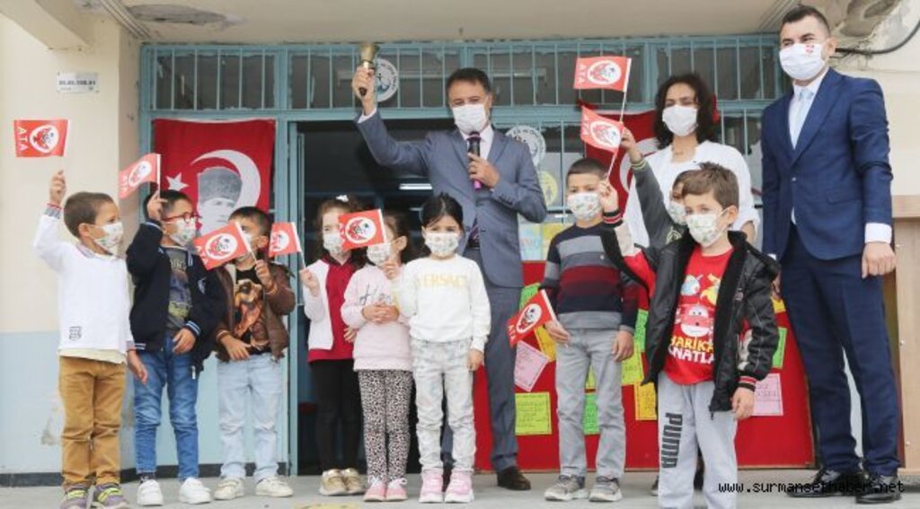 Toplumu ileri taşıyan her gelişmenin ardında öğretmenlerimiz var