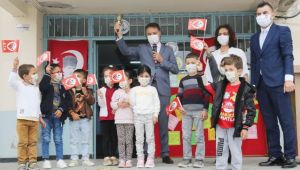 Toplumu ileri taşıyan her gelişmenin ardında öğretmenlerimiz var