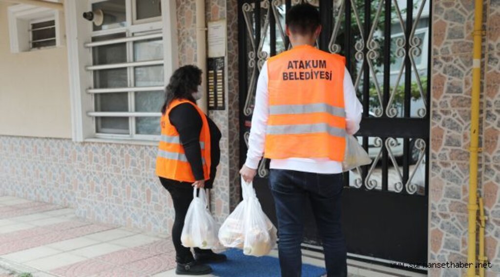 Atakum Belediyesi 10 günde karantinadaki 530 haneye ulaşıp 1529 kişiye yemek dağıttı