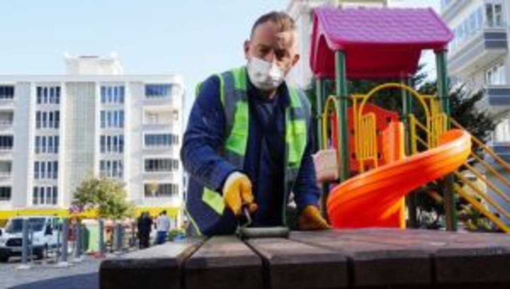 Atakum Belediyesi parklara kış bakımı yaptı rengarenk bitkiler dikti