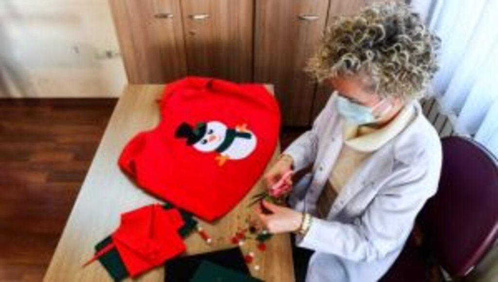 BELMEK EĞİTMENLERİNDEN LÖSEMİLİ ÇOCUKLARA EL EMEĞİ GÖZ NURU YILBAŞI KIYAFETİ