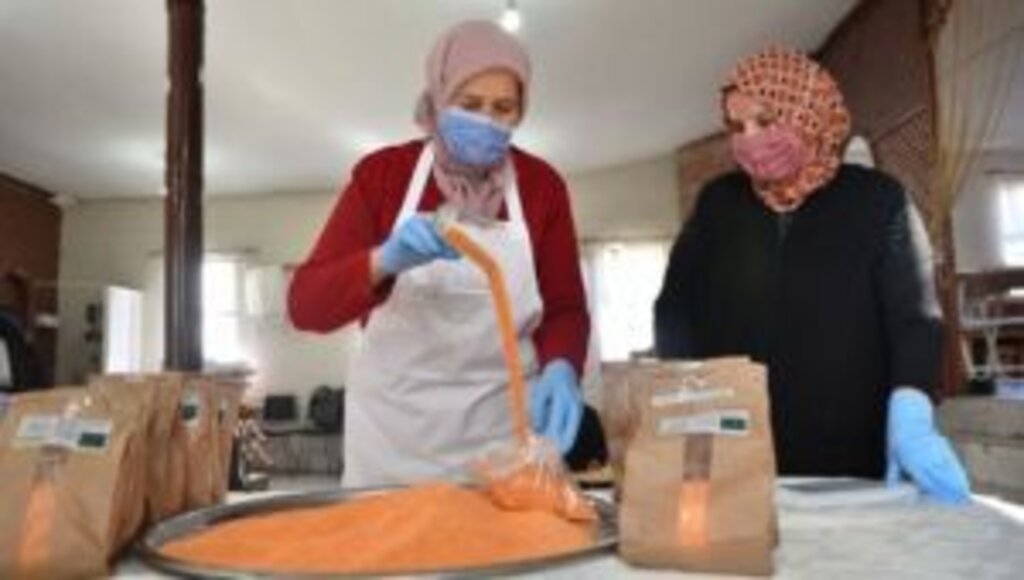Büyükşehir’in yardımlarına anne eli değdi