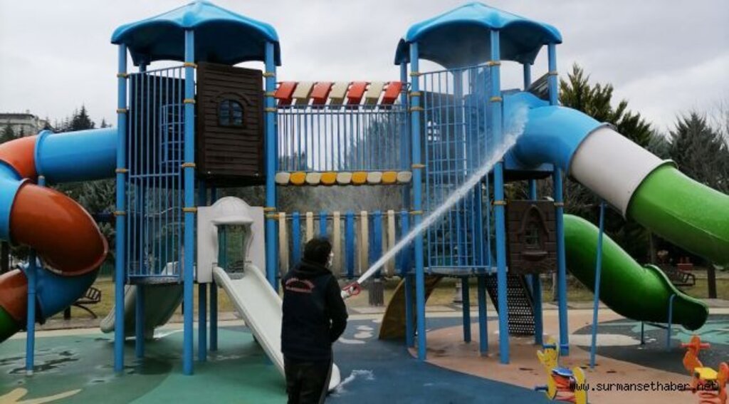 KEÇİÖREN'DE PARKLAR DEZENFEKTE EDİLDİ