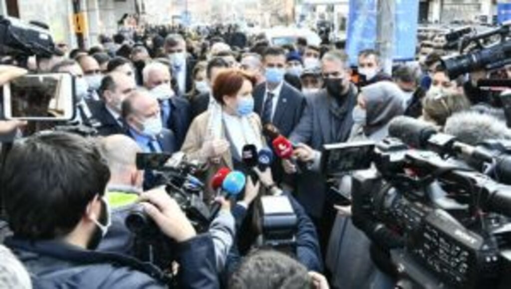 Akşener; ''Giyim kuşam üzerinden yapılan tariflerin hiçbirini doğru bulmuyorum.''