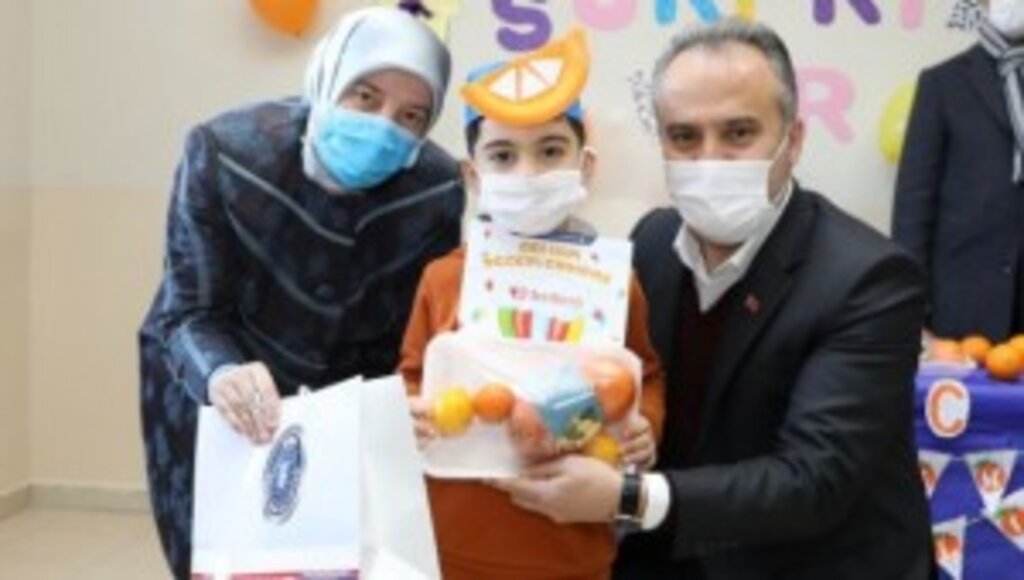 Ana Kucağı’nda karne coşkusu