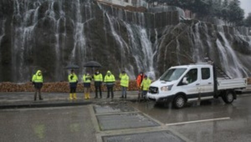 ASKİ EKİPLERİ SAHADA KARLA MÜCADELE NÖBETİNDE