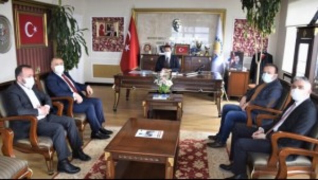 Başkan Gayretli Yakakent Belediye Başkanı Kıyma’yı ziyaret etti.