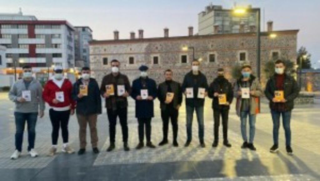 AK Parti İlkadım Gençlik Kolları, “Kaputa Vur” Farkındalık Faaliyeti Düzenledi.
